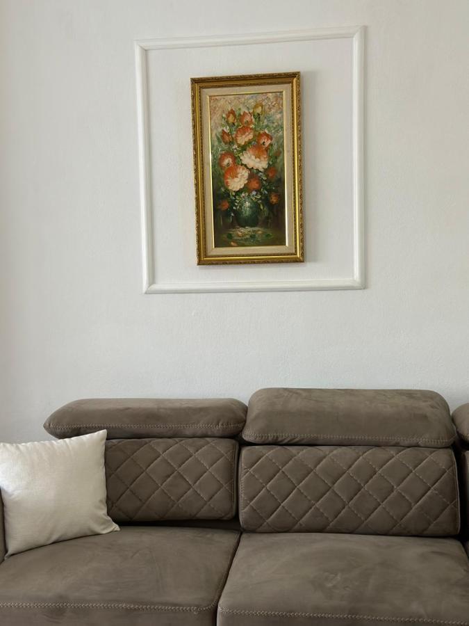 Victorias Apartment Tirane Bagian luar foto